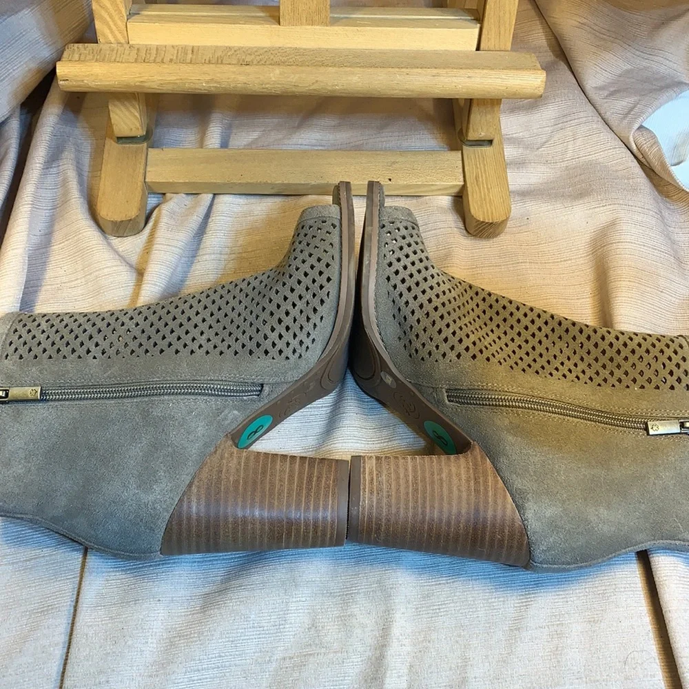 NWT Lucky Brand leather peep toe ankle booties